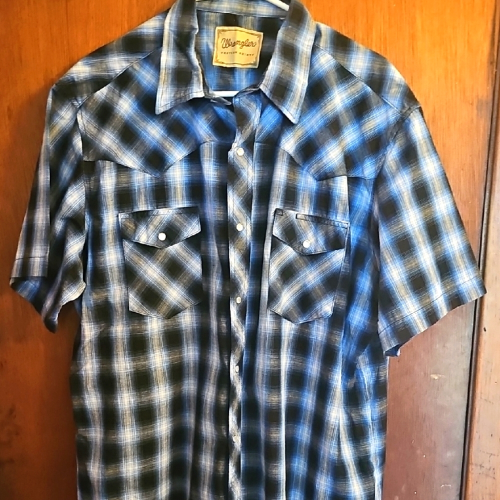 Wrangler Blue and Black Casual Button Down Shirts